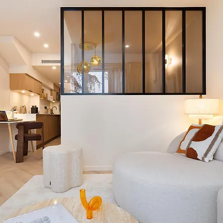 Cozystay - Luxury 1Br Champs Elysees Paris